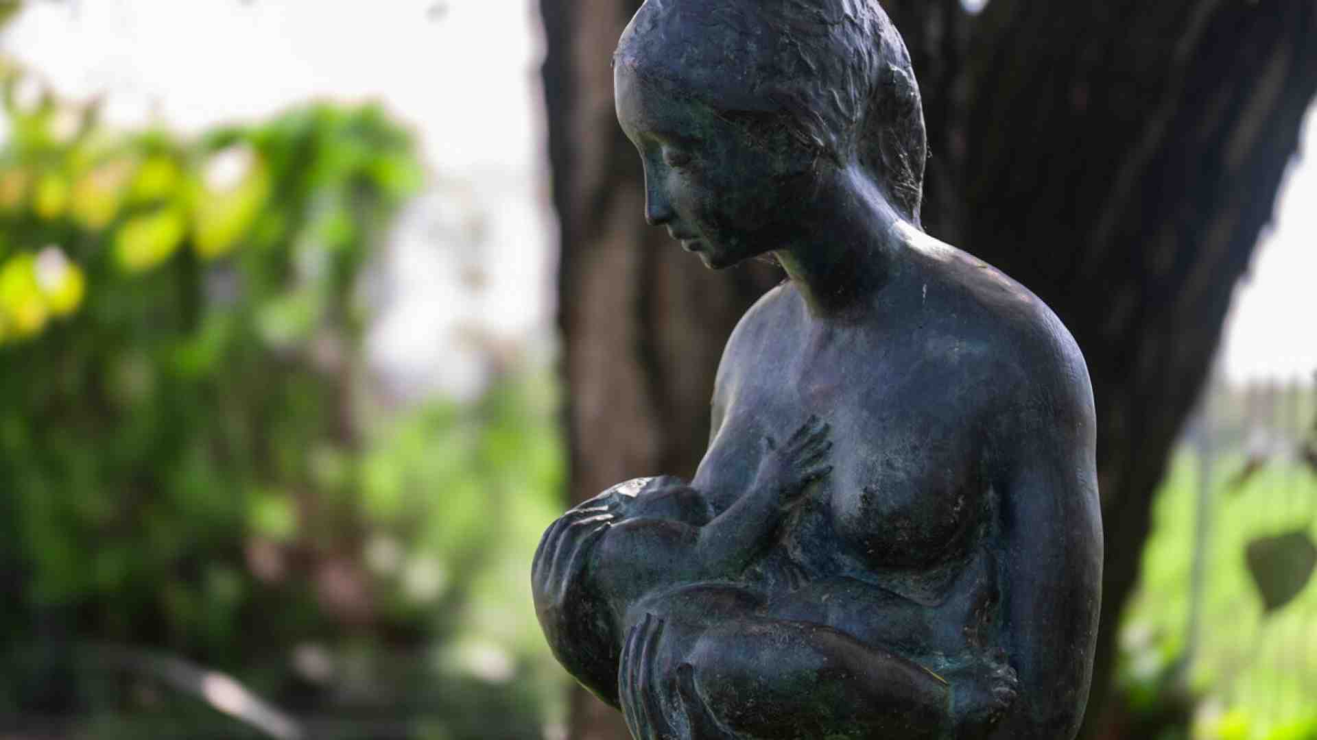 Immagine di Le pazze statue che invadono piazze e giardini d'Italia