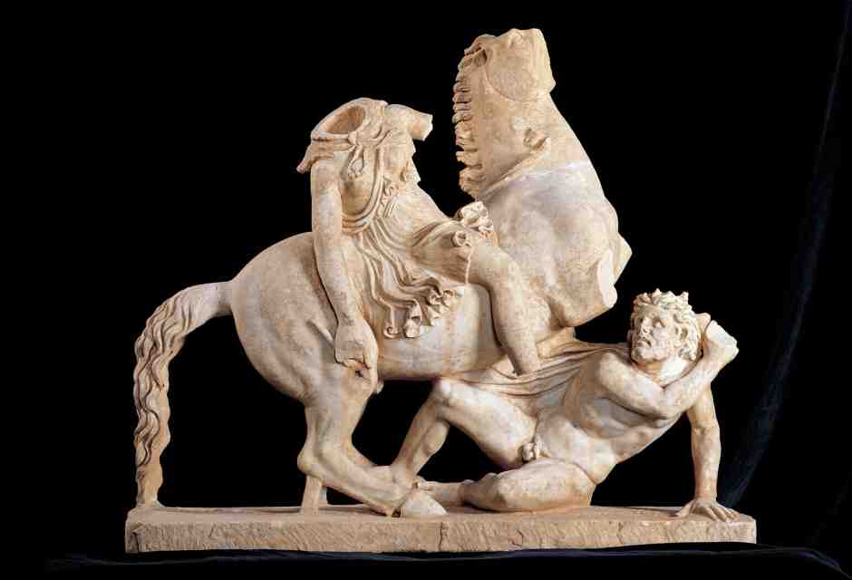 Gruppo con Amazzone e Barbaro, di artista sconosciuto, II secolo, marmo. Roma, palazzo Massimo alle Terme&nbsp;<br />