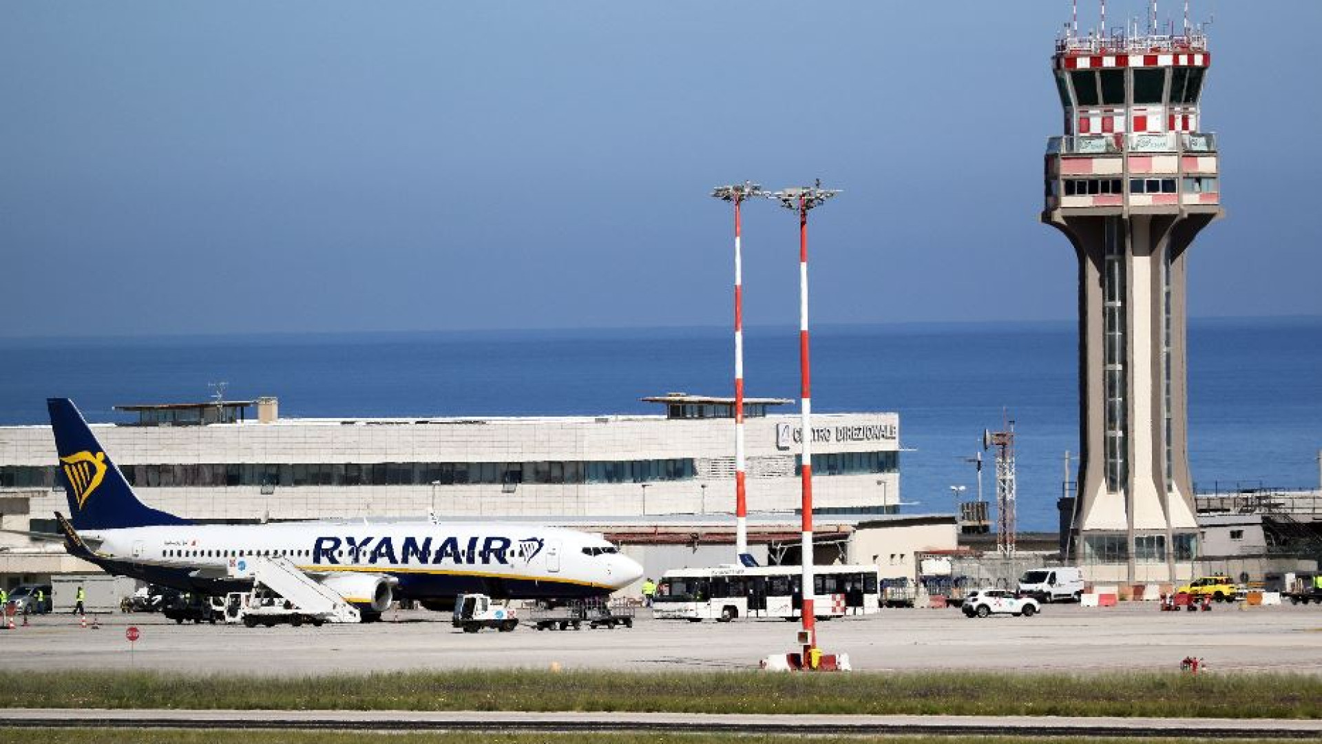 Immagine di C'è carenza di aerei per le vacanze. Cosa sta succedendo