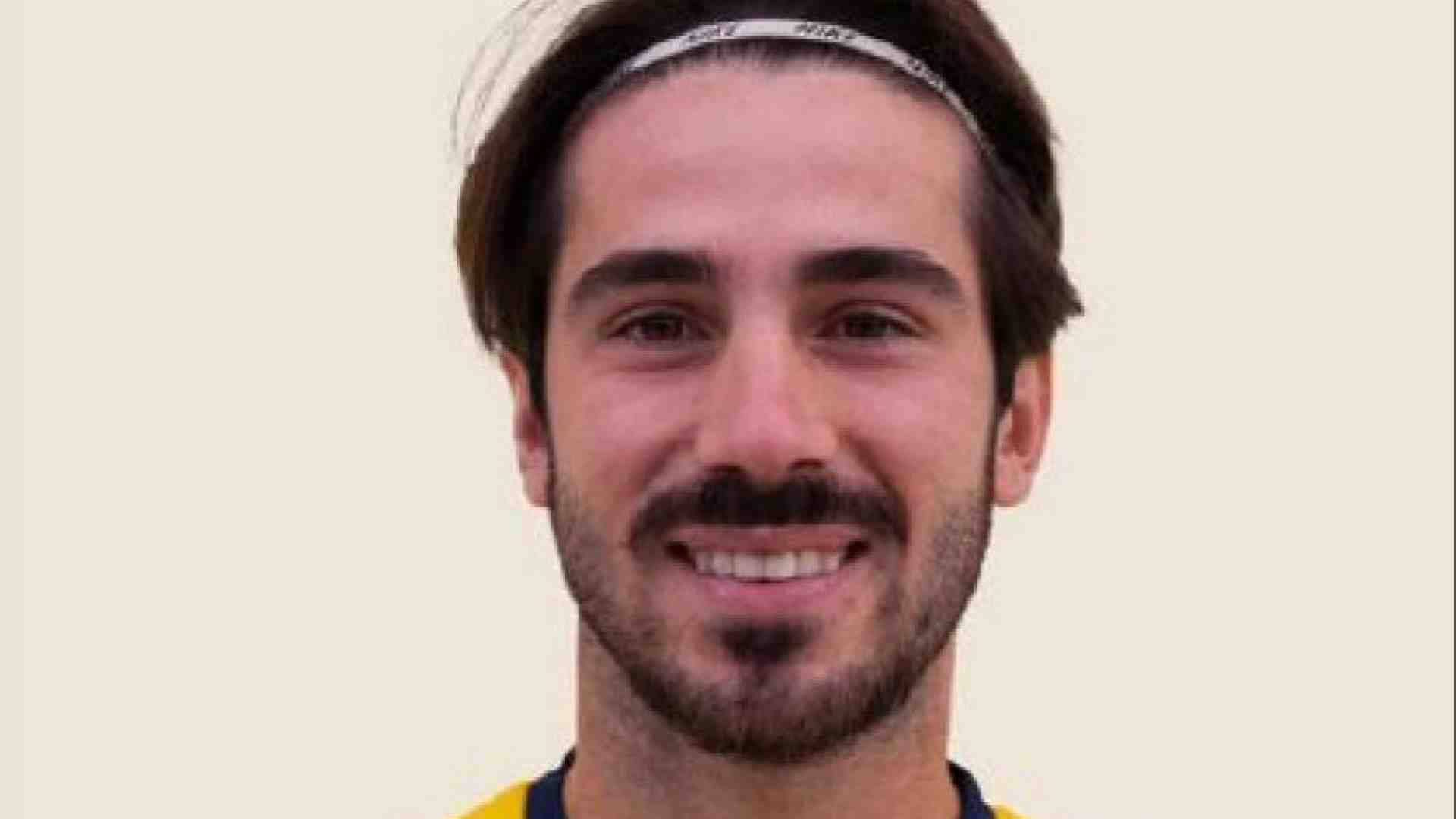 Immagine di Mattia, 26 anni, morto sul campo da calcio. Perché è successo di nuovo?