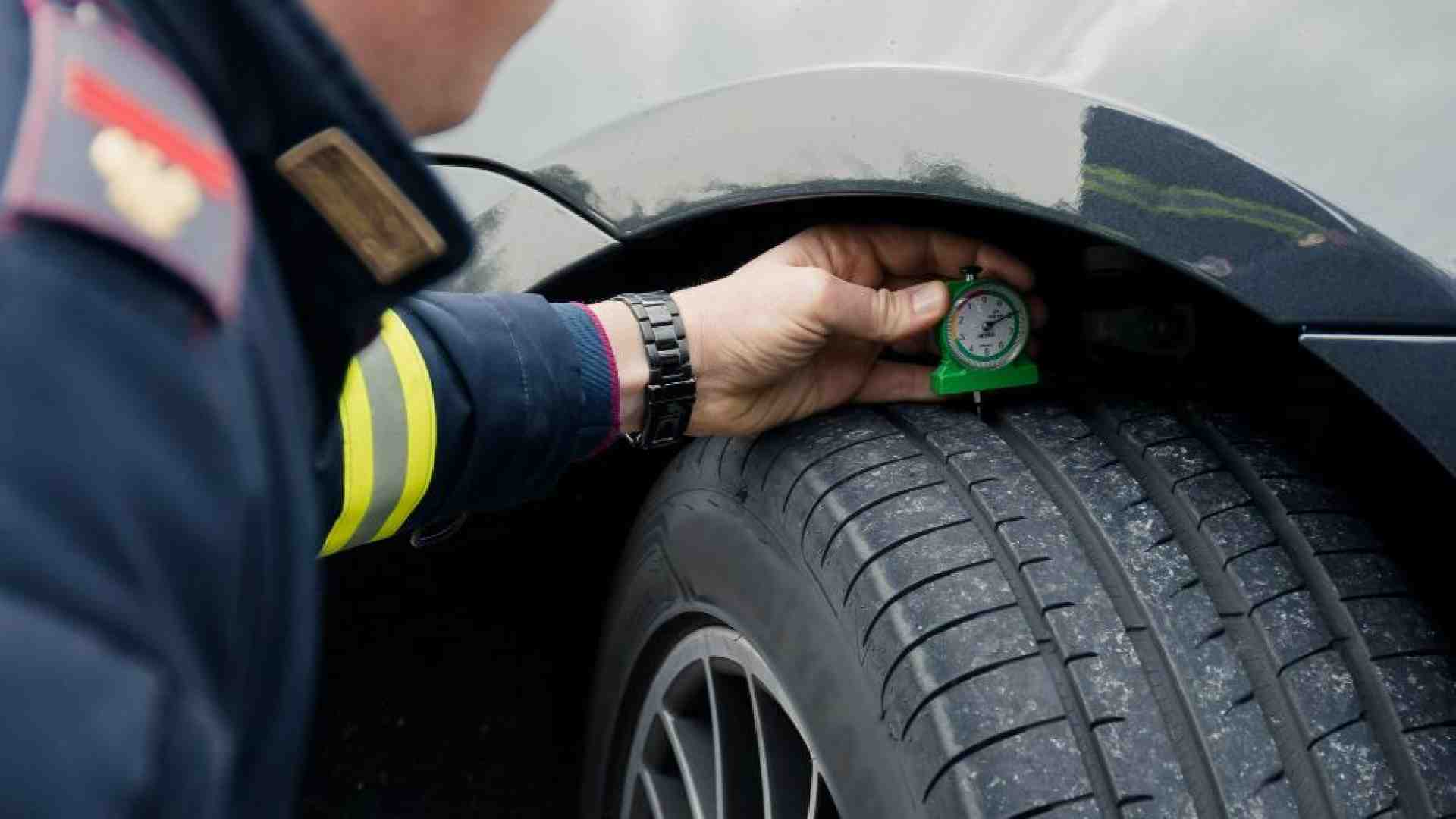 Immagine di Pneumatici estivi: ecco chi deve (e chi può) montarli sulla propria auto
