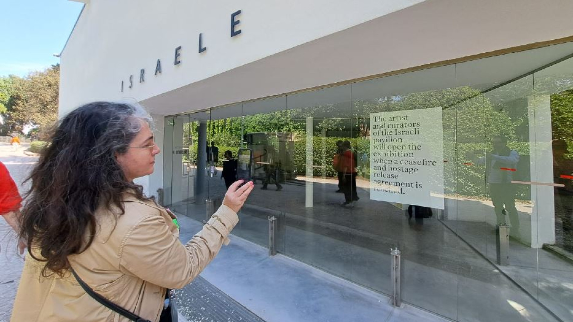 Immagine di Biennale, padiglione Israele chiuso «fino a libertà ostaggi e cessate il fuoco»