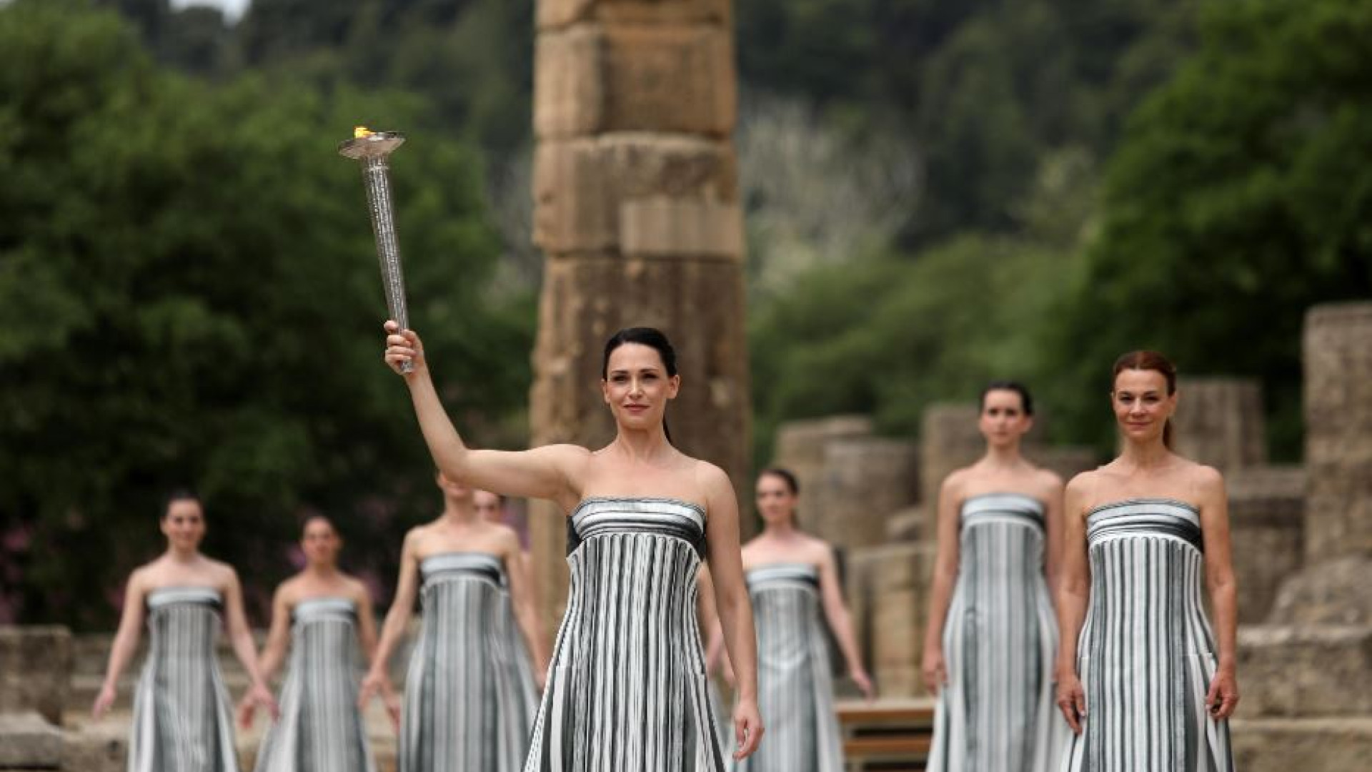 Immagine di Olimpiadi di Parigi: accesa la fiaccola. Ma la tregua dalle guerre è lontana