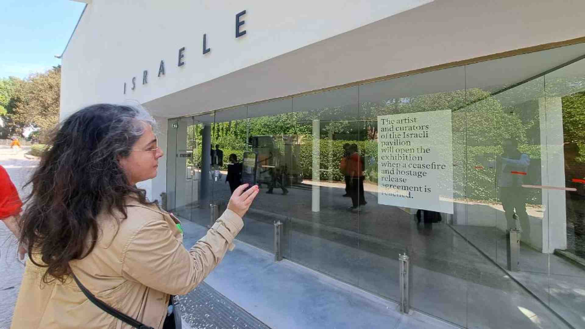 Immagine di Biennale, padiglione Israele chiuso «fino a libertà ostaggi e cessate il fuoco»