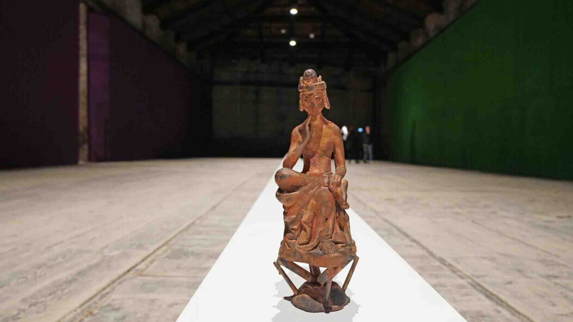Immagine di Una Biennale ordinariamente invasionista e genderista