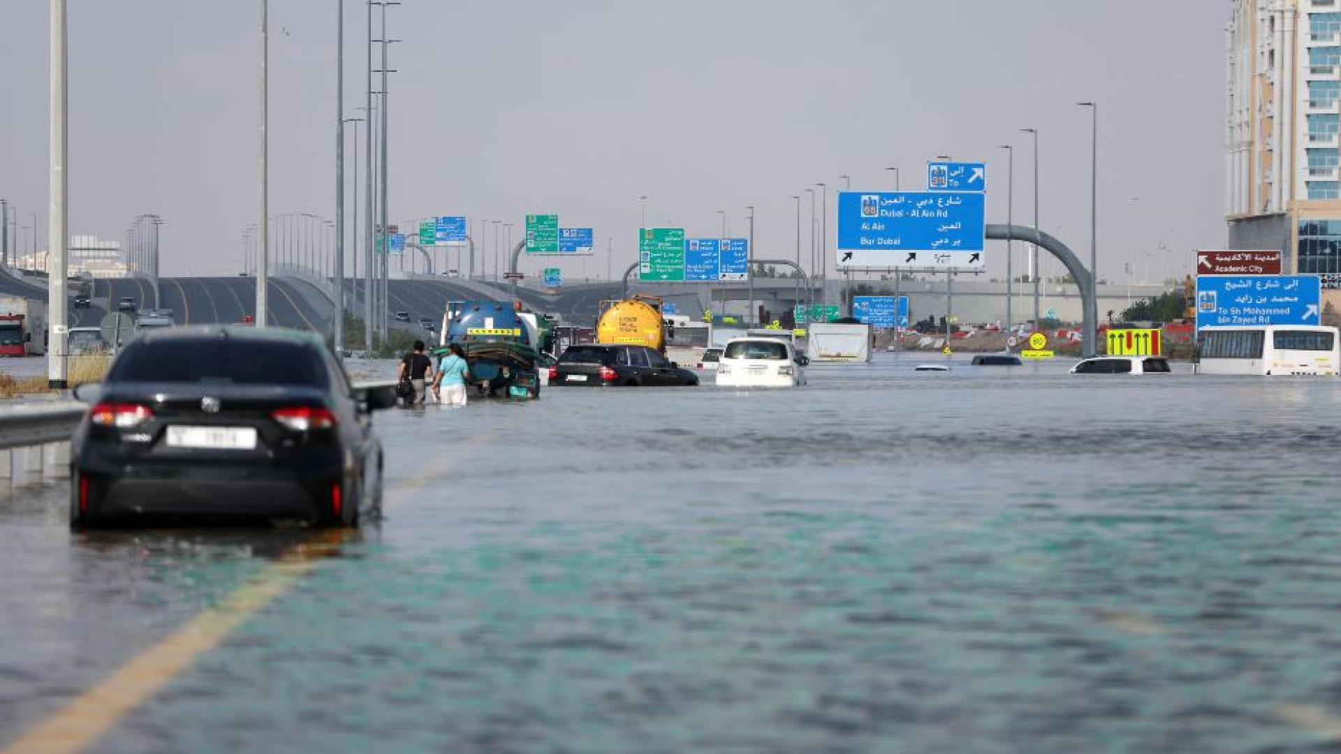 Immagine di L'alluvione e i morti nell'Oman e a Dubai. Non era mai successo nella storia