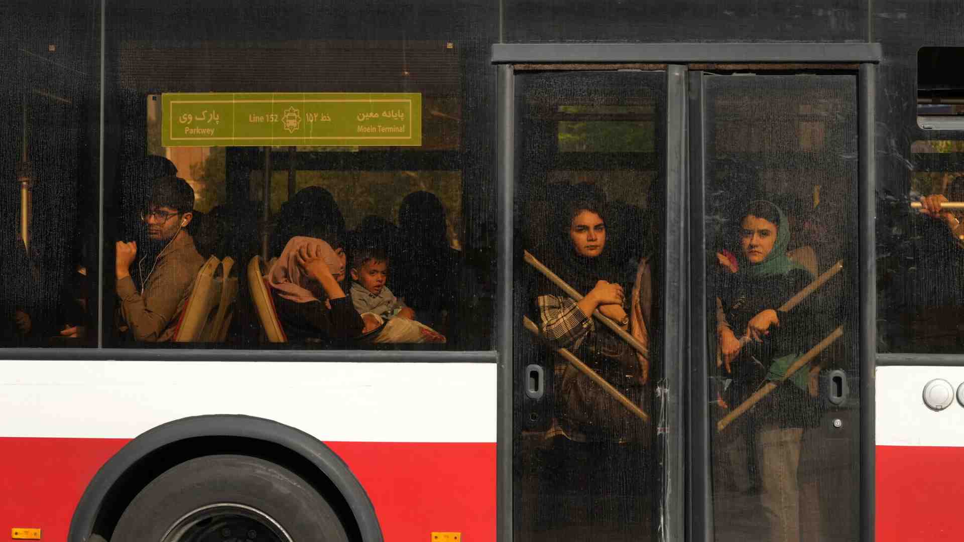 Immagine di In Iran la repressione in strada e nelle redazioni è ripartita sabato in sincrono con i missili