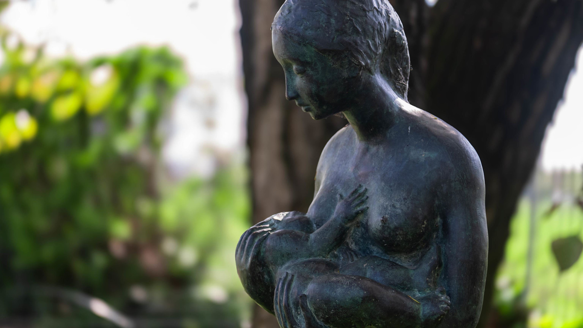 Immagine di La donna che allatta e la lettera dei pediatri: «La maternità non sia un tabù»