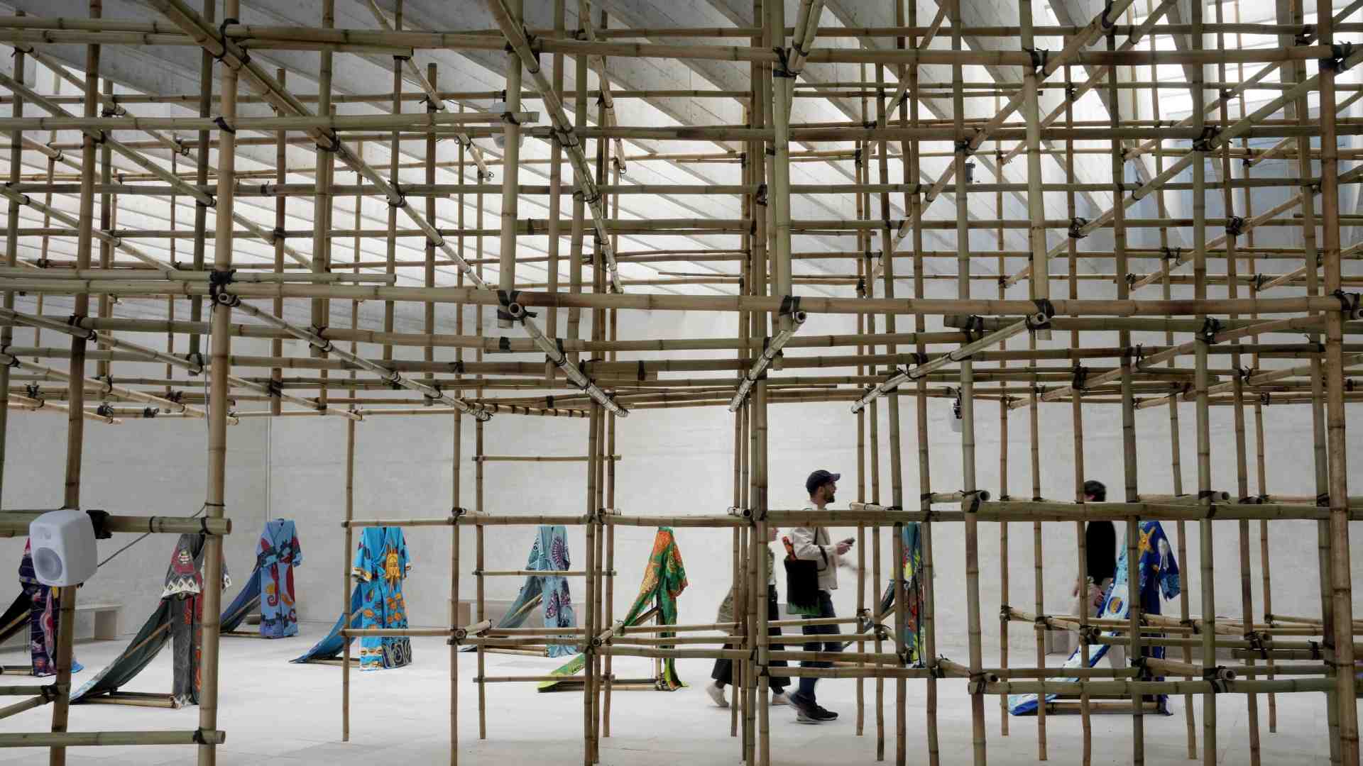 Immagine di "Stranieri ovunque". Alla Biennale l'attenzione speciale al viandante