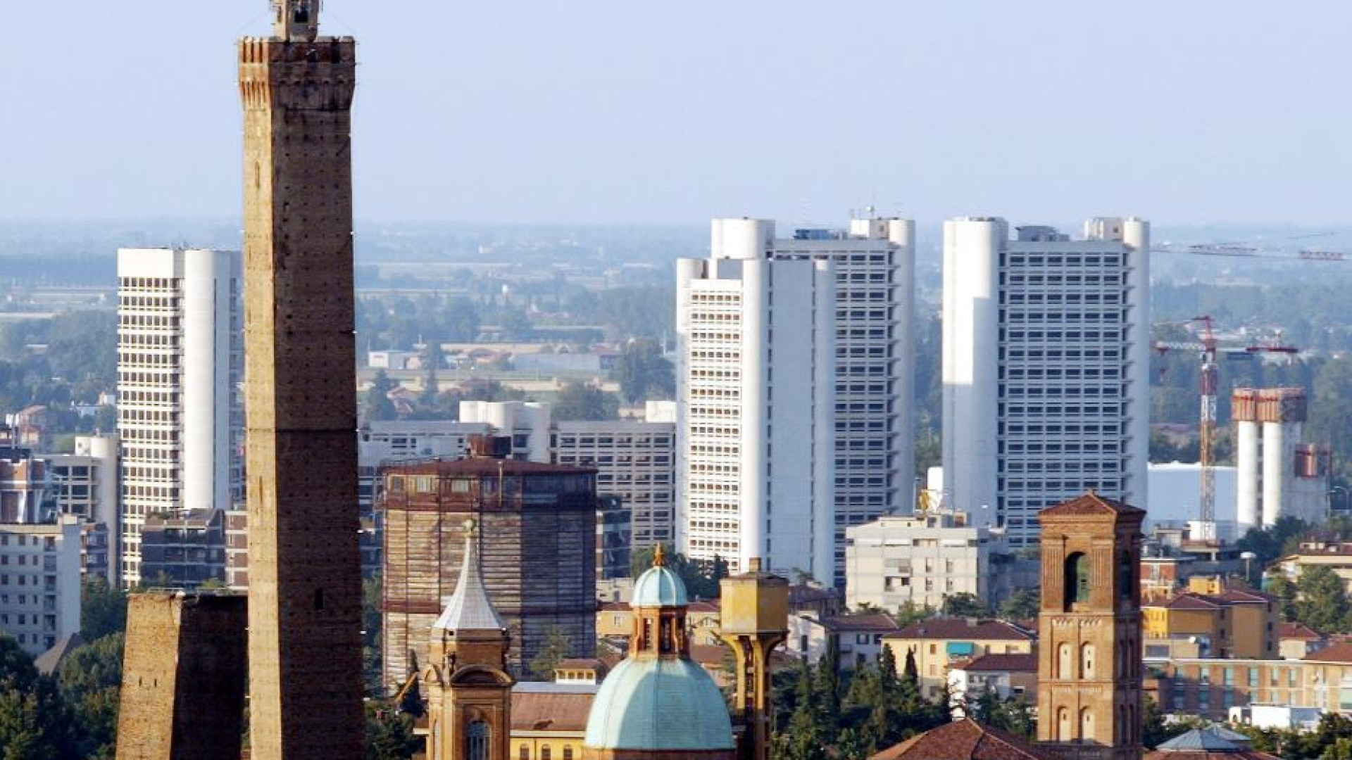 Immagine di “Sfitto zero” e 700 case agibili: Bologna vara il diritto all'abitare