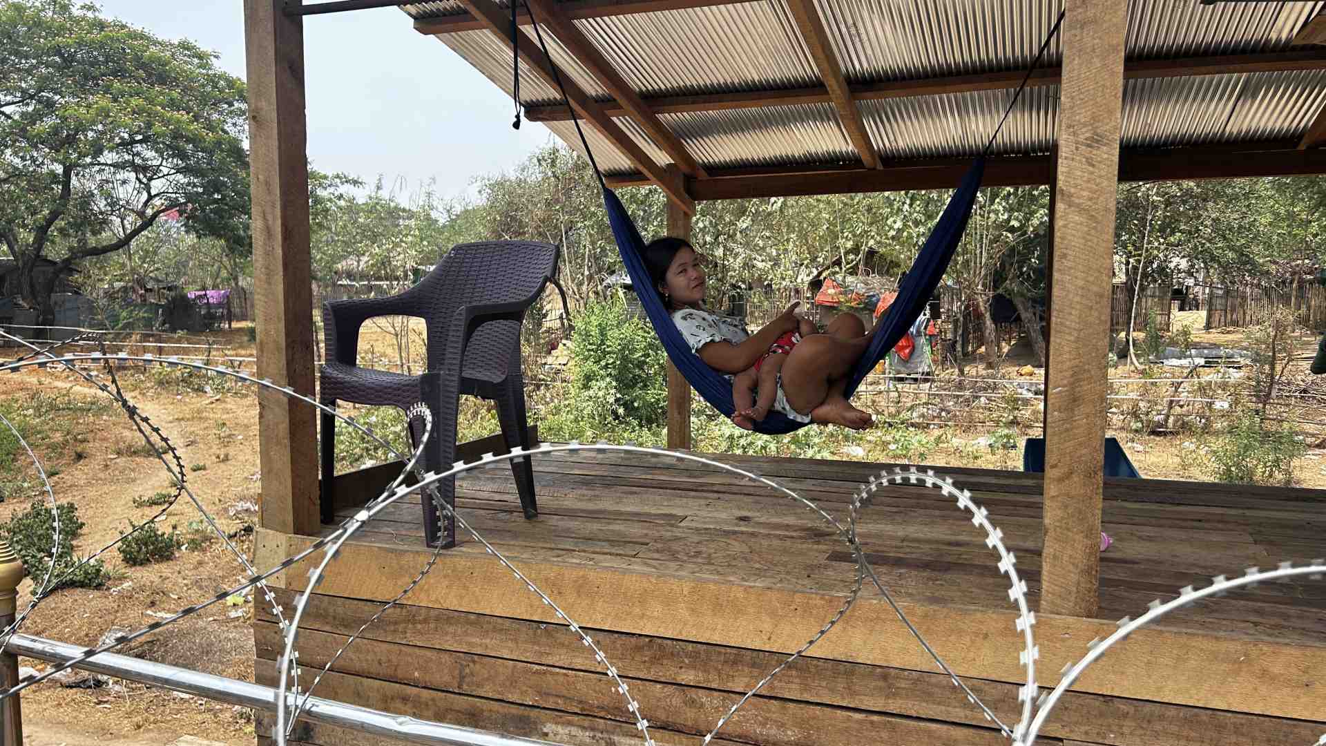 Immagine di Il limbo dei birmani a Mae Sot, in Thailandia, in attesa di "vedere in faccia" i militari