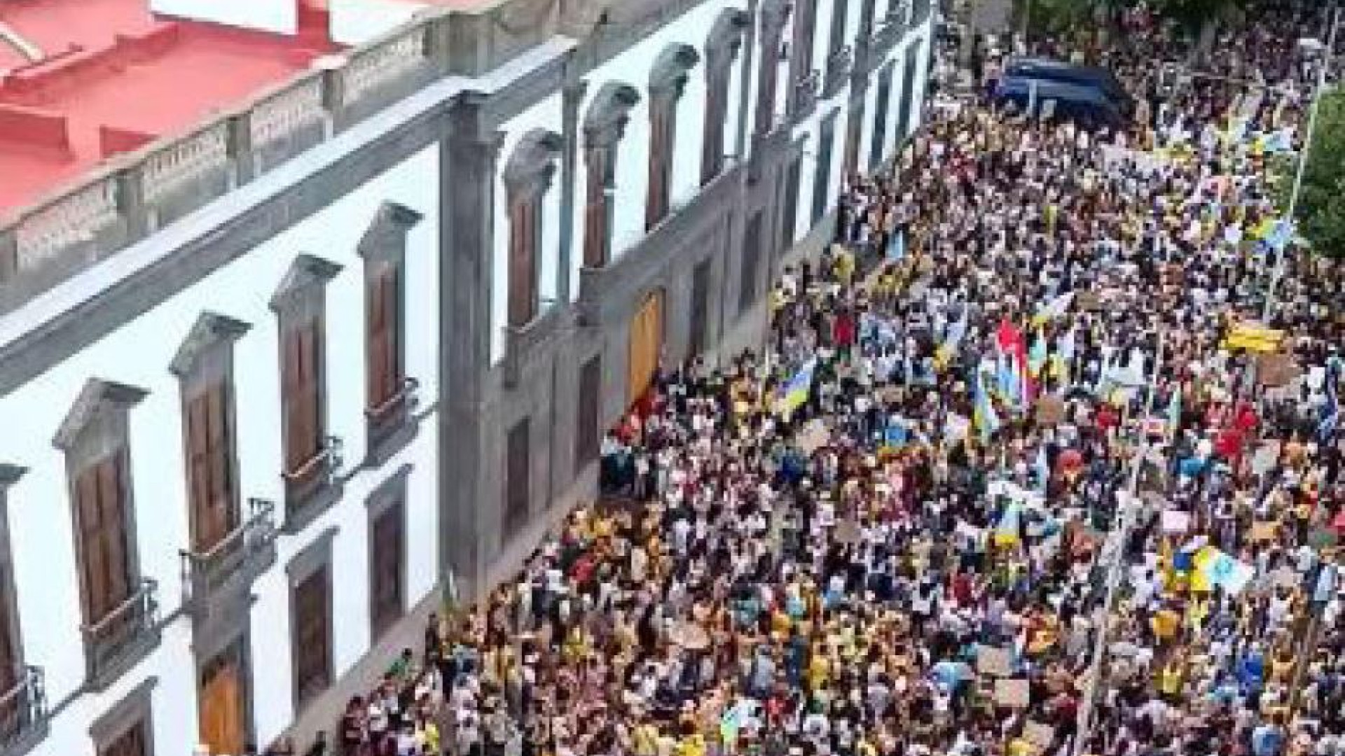 Immagine di «Canarias tiene un limite»: la rivolta di Tenerife contro il turismo di massa