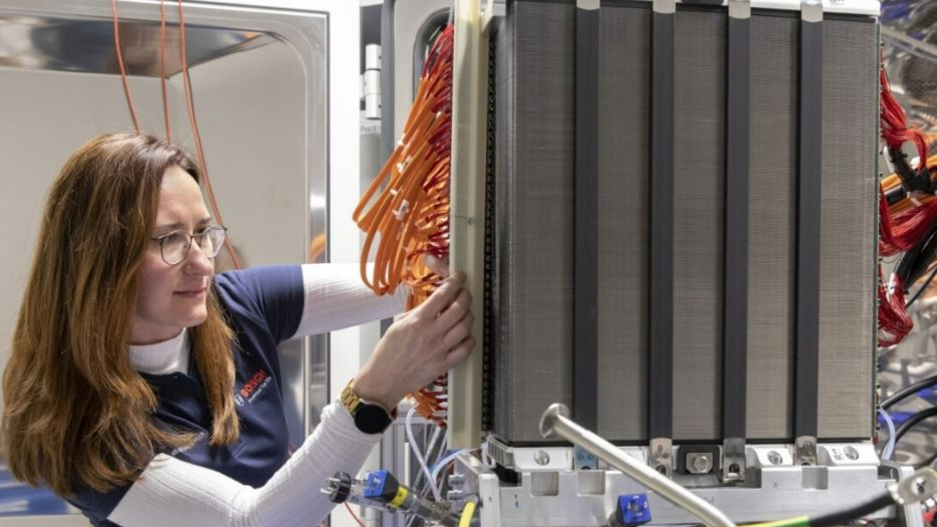 Immagine di Tecnologia connessa alla dinamica delle auto: Bosch prepara grandi novità