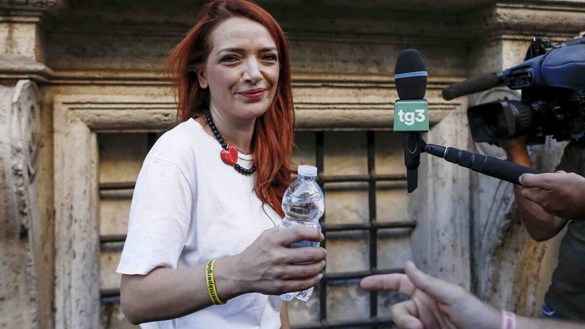 Immagine di Elly Schlein chiede alla "sardina" Cristallo di correre al sud