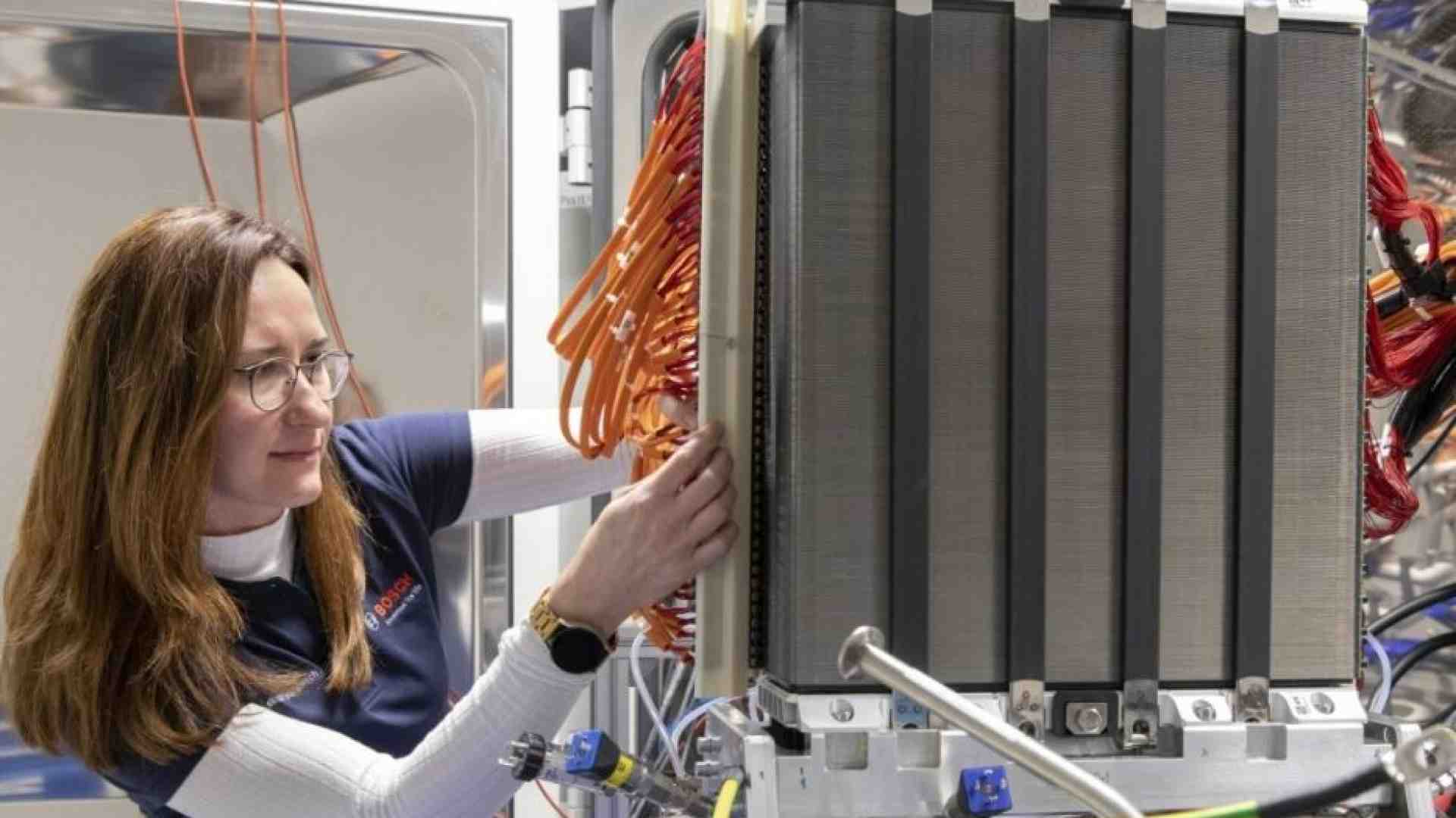 Immagine di Tecnologia connessa alla dinamica delle auto: Bosch prepara grandi novità