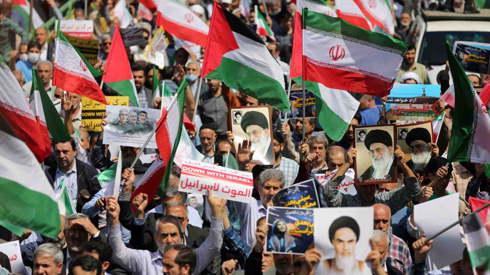Immagine di Gli utili idioti degli ayatollah: pseudo pacifisti, onusiani, beghine e accademici