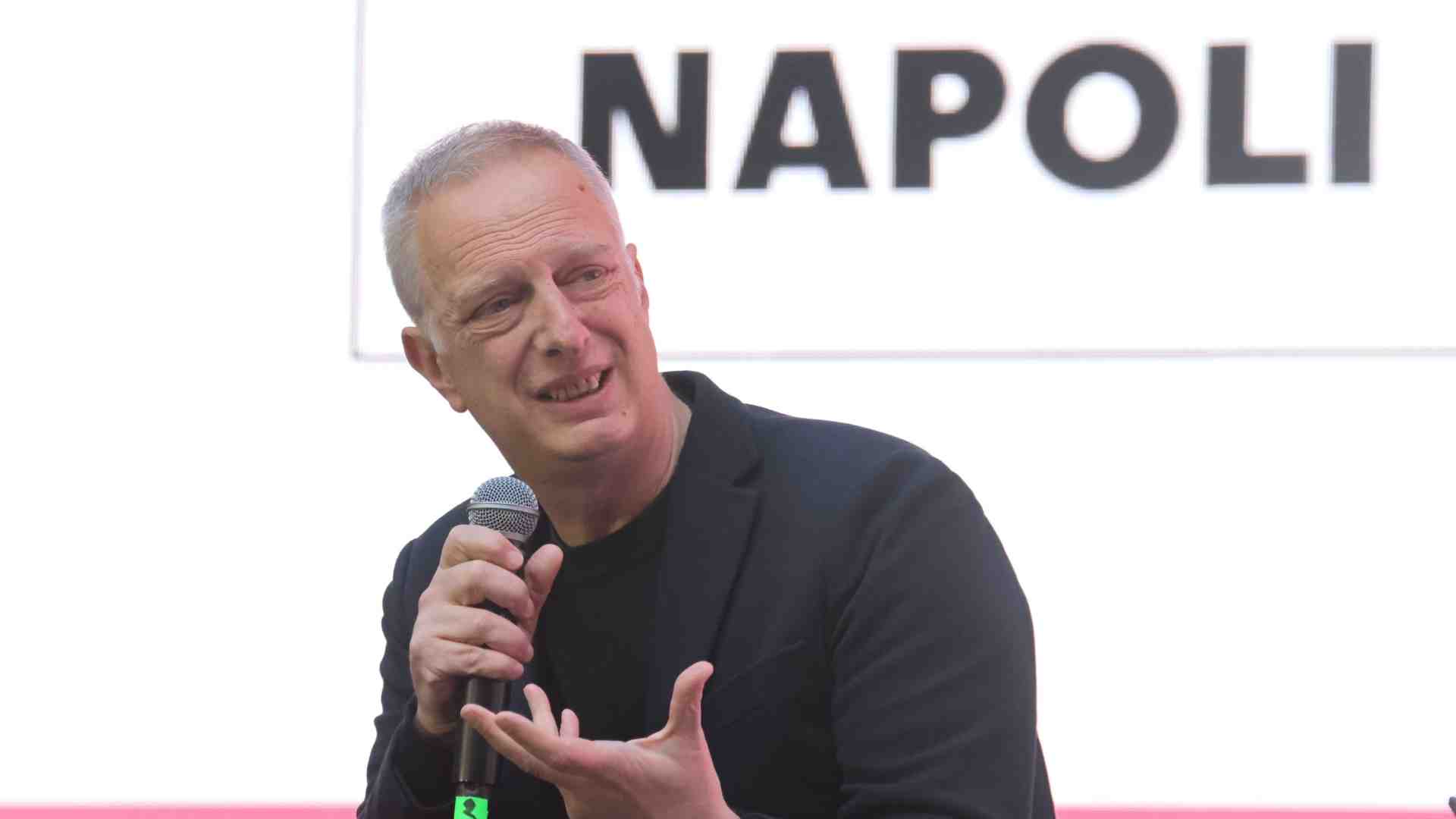 Immagine di La «paura» dello scrittore e le «telefonate» della premier alla Rai