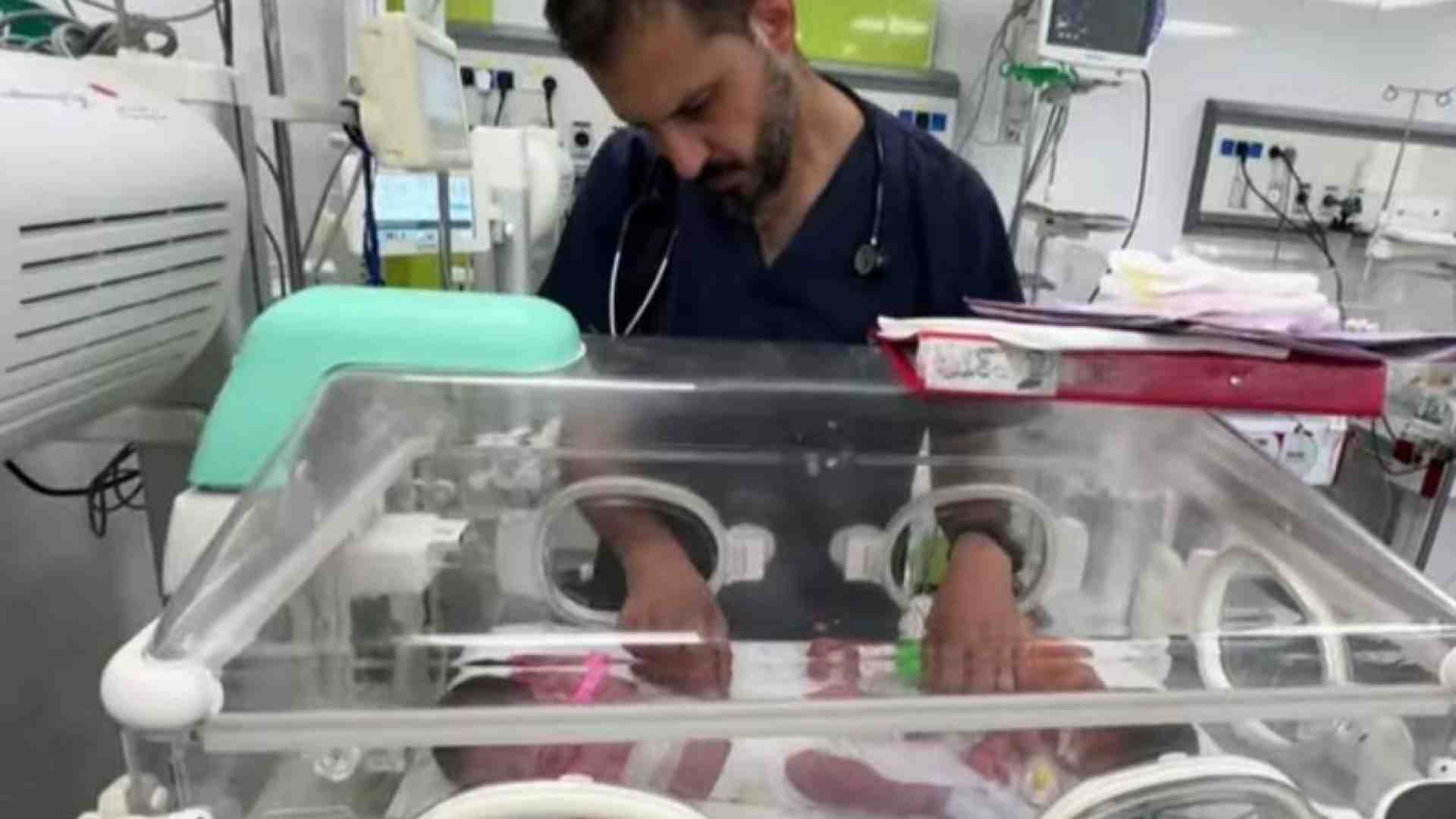 Immagine di Sabreen Jouda, la neonata estratta viva dal corpo della madre uccisa a Rafah
