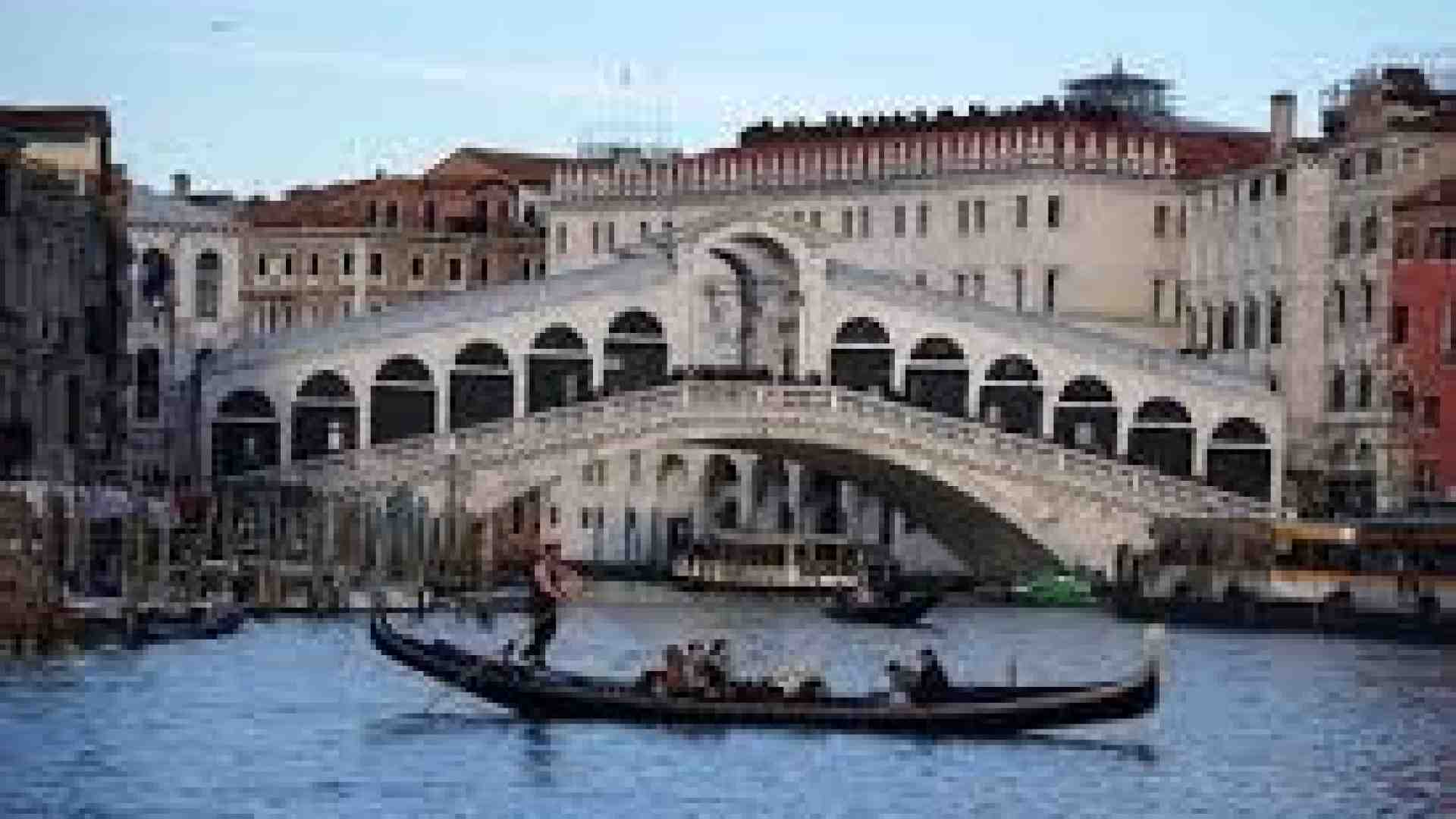 Immagine di 14 milioni in viaggio per i ponti di primavera, a Venezia debutta il ticket