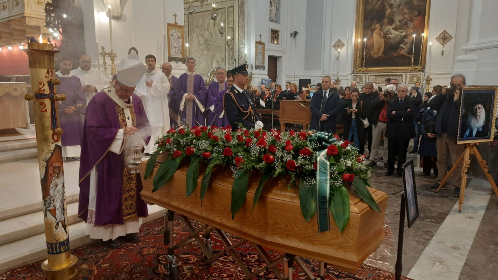 Immagine di Il funerale del papà antimafia Agostino, Lorefice: il testimone passa a noi