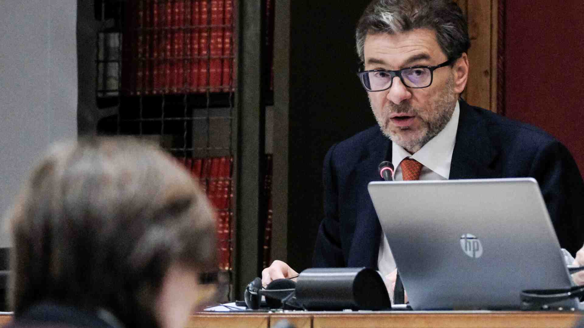 Immagine di Superdeficit 110%: i pasticci di Giorgetti sul Def