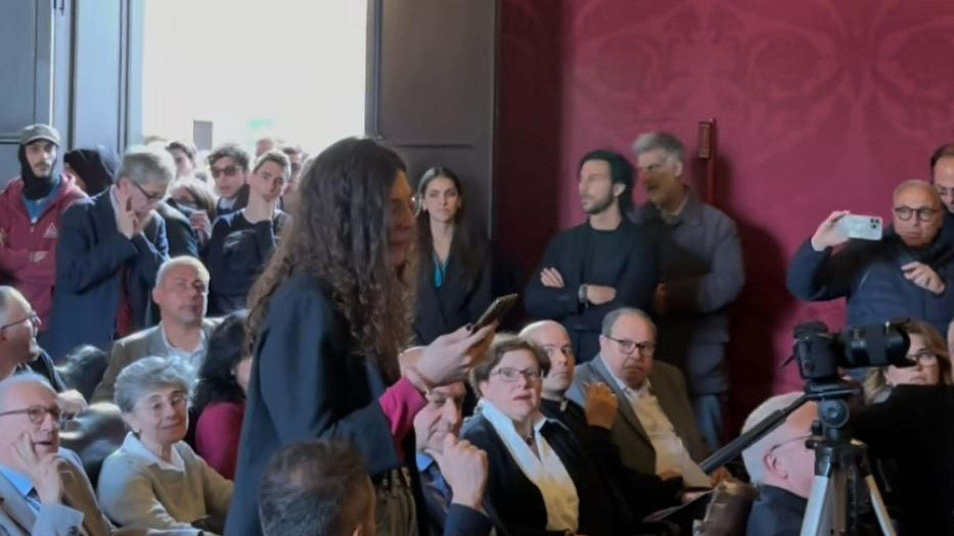 Immagine di L'arcivescovo: forum impedito, sconfitta per tutti. Dialogo fuori dai recinti