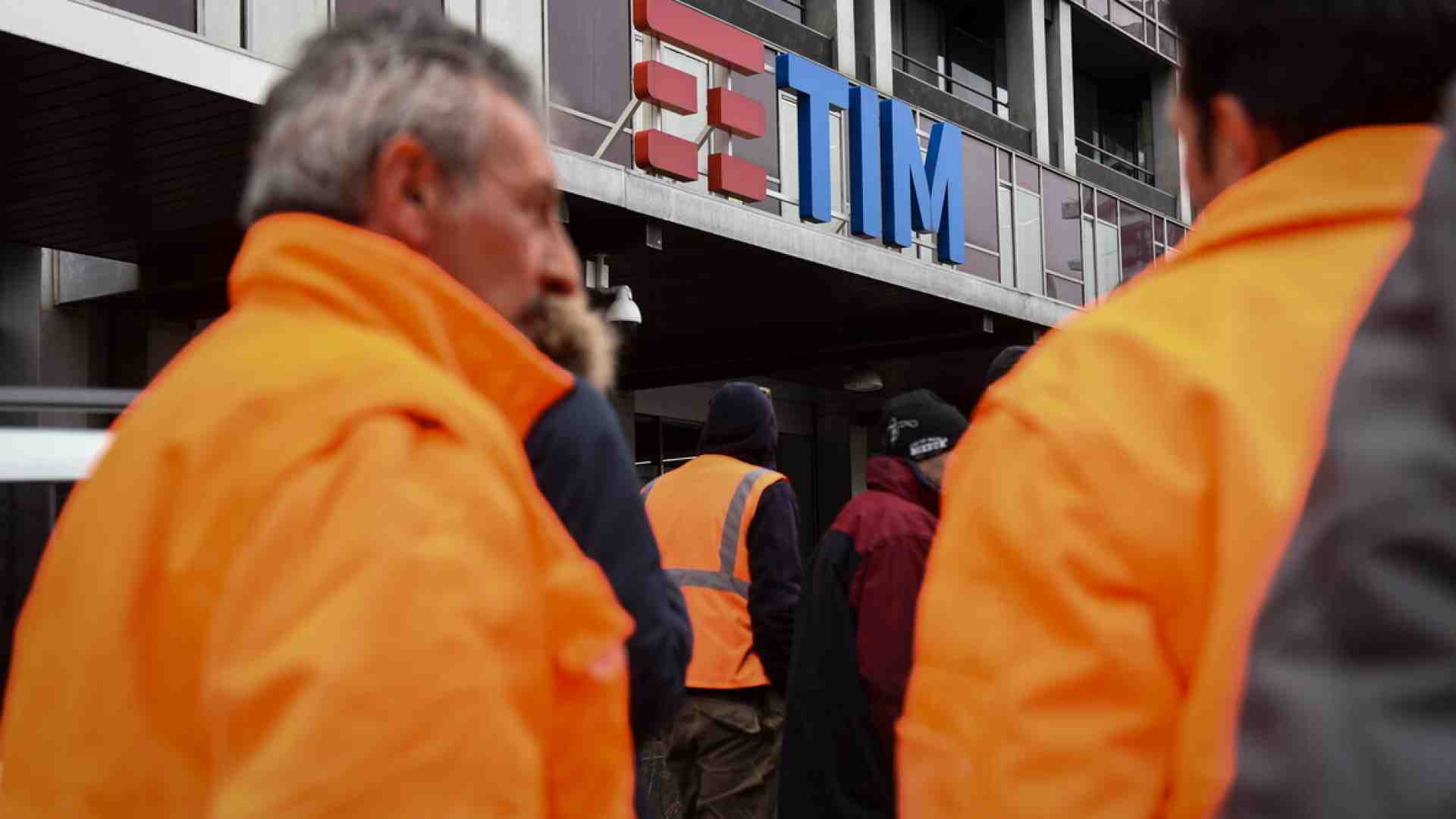 Immagine di Ultimo miglio per la rete Tim. L’astensione di Vivendi e la conferma di Labriola agevolano la cessione