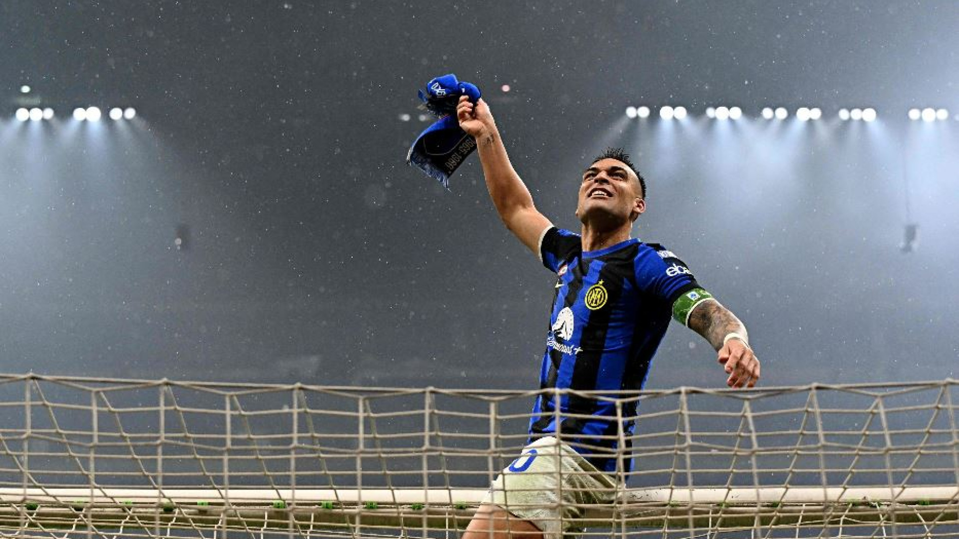 Immagine di Ballo, canto e recito per la mia Inter... E lo fa anche il mio cane