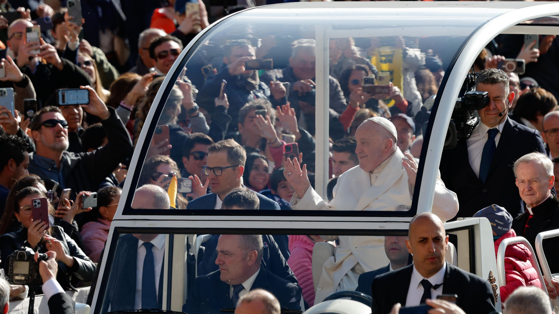 Immagine di Il Papa: «Fede, speranza e carità per non cadere nella superbia»