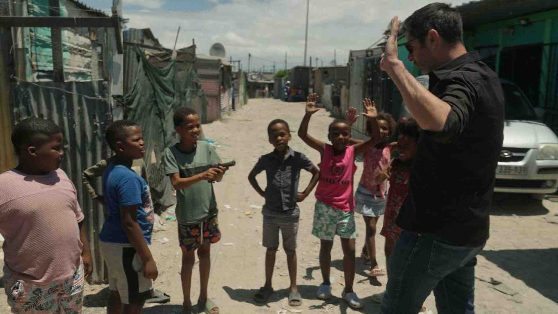 Immagine di Pablo Trincia in Sudafrica tra le baby gang
