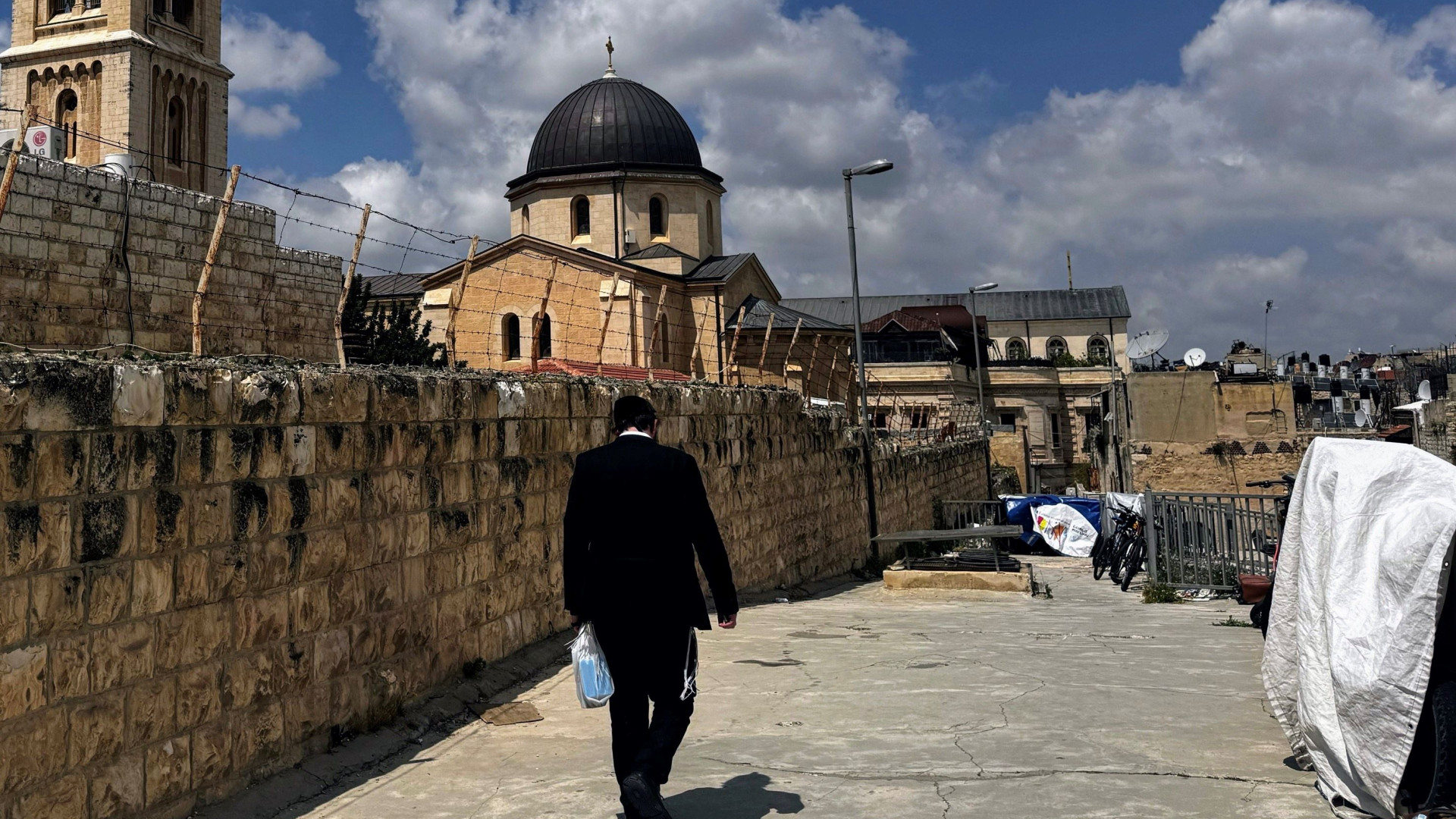 Immagine di Gerusalemme, l'occupazione israeliana è anche sui tetti della Città Vecchia