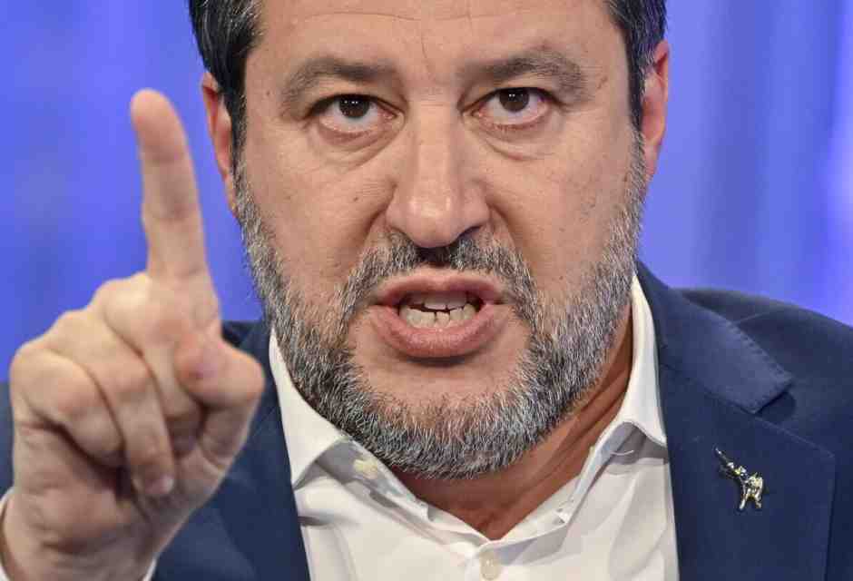 Salvini come Manzoni. Chiede ai leghisti di vendere il suo libro, oggi è pronto ad annunciare Vannacci