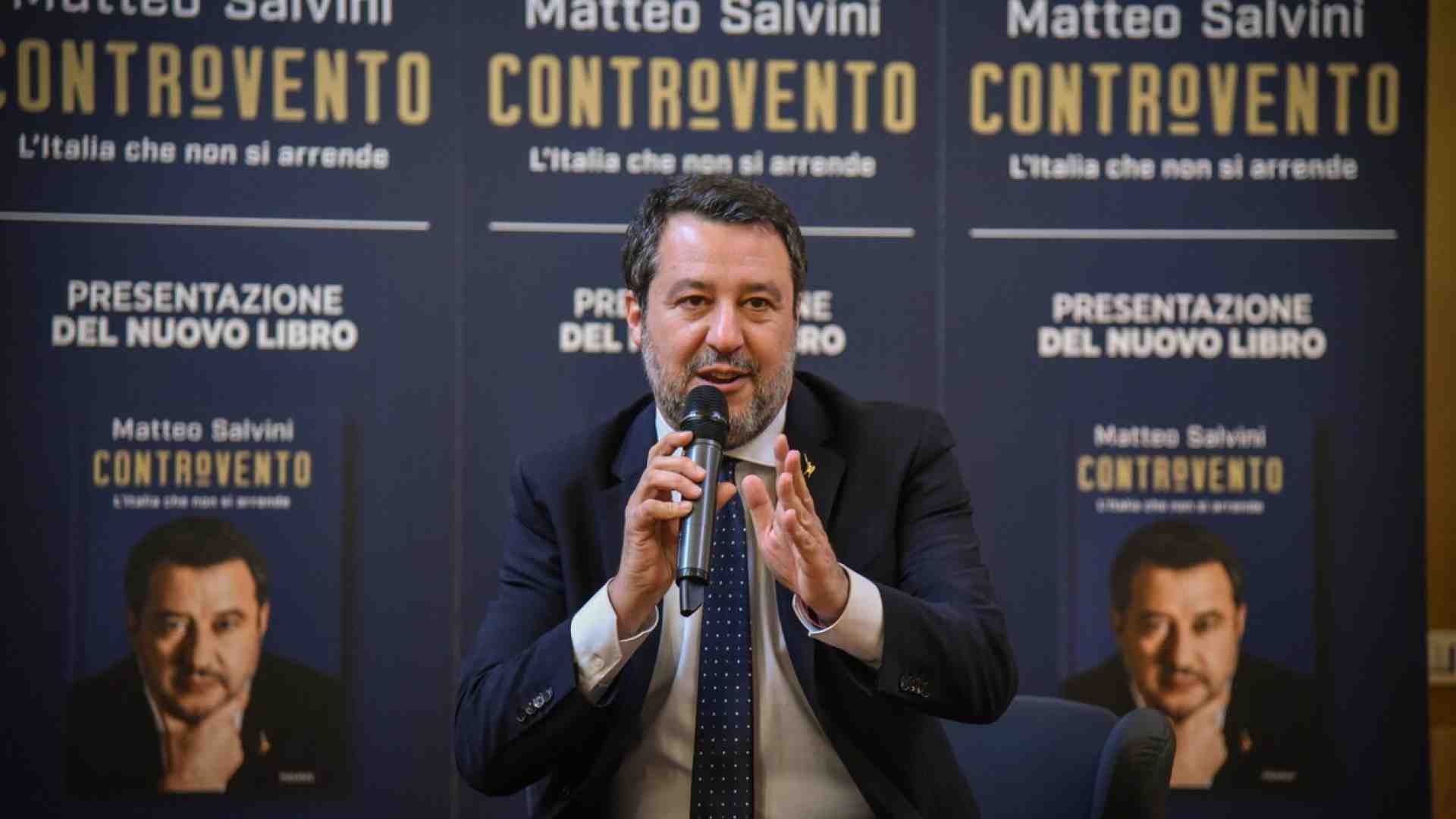Immagine di Il general Salvini, ufficializza Vannacci, ma i leghisti salgono in collina. Resistenza, con sbadigli