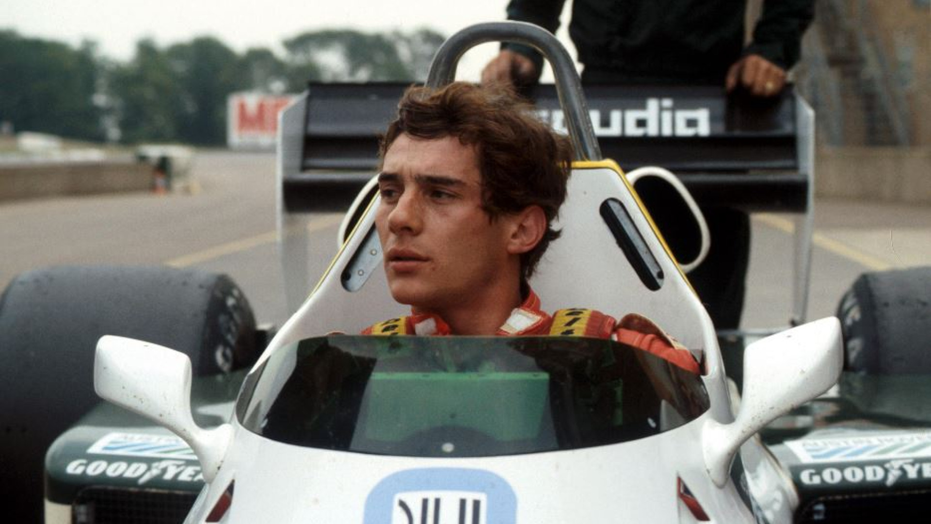 Immagine di Il segreto di Ayrton, il campione che portò Dio in pista