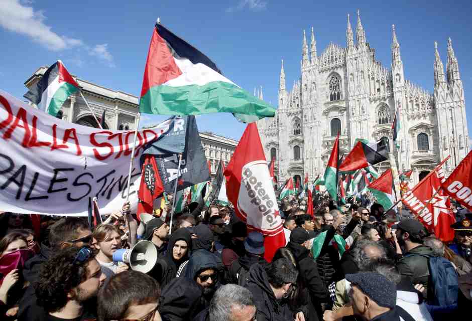 &nbsp;Una manifestazione a Milano per il 25 aprile - foto Ansa