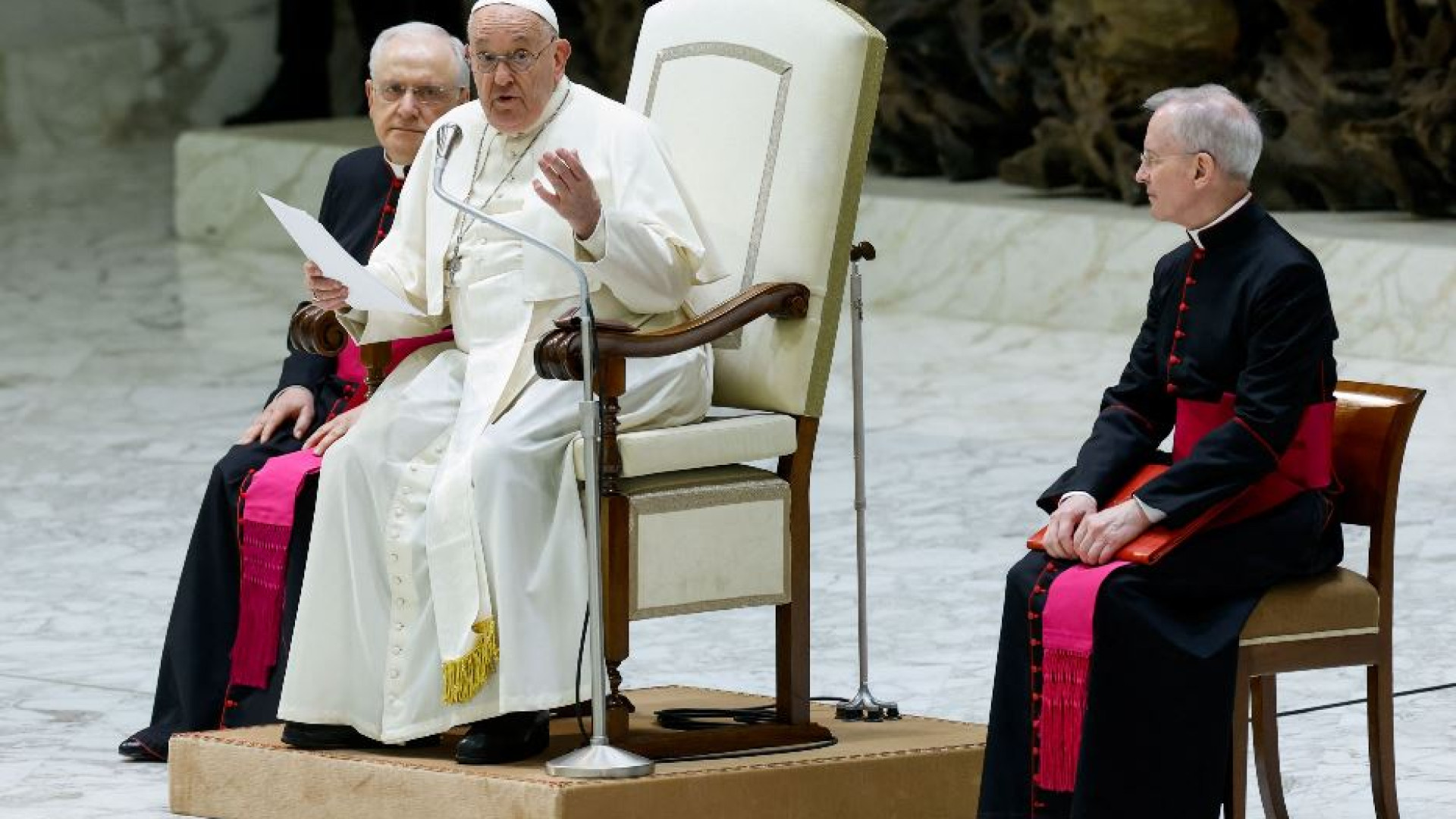 Immagine di Il Papa: gli anziani memoria del mondo. Io ho imparato la fede da mia nonna