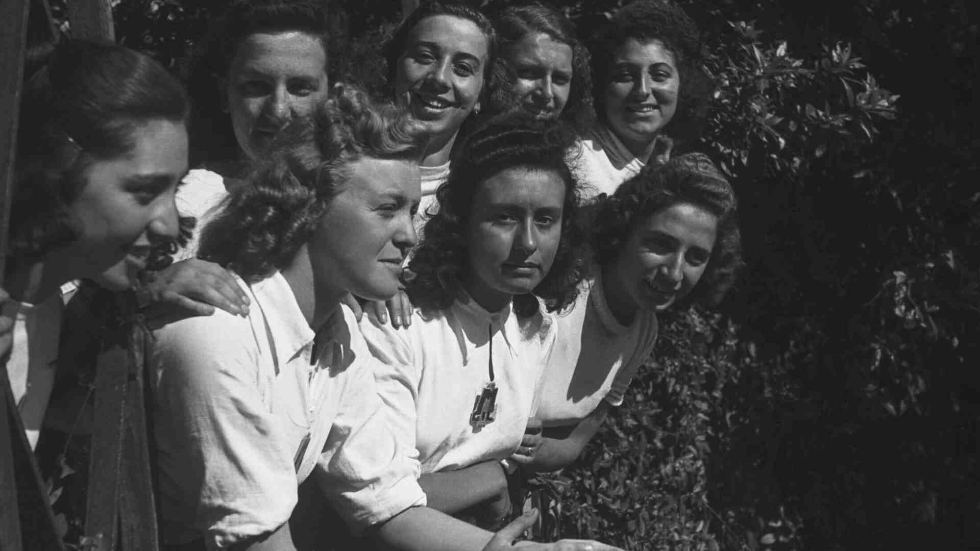 Immagine di Storie di donne dentro il regime fascista. Un libro