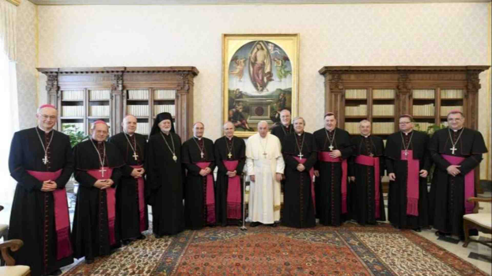 Immagine di Morrone: il Papa incoraggia la Calabria sull’accoglienza e sulla pietà popolare