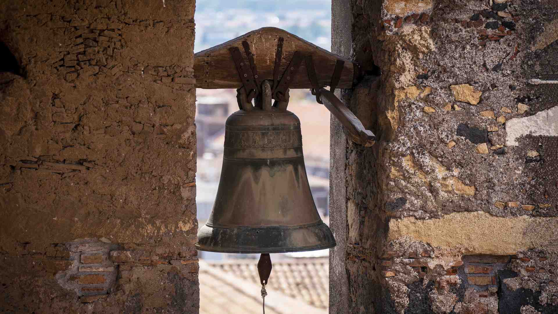 Immagine di È la Chiesa che è rimasta indietro o è il mondo che corre troppo?