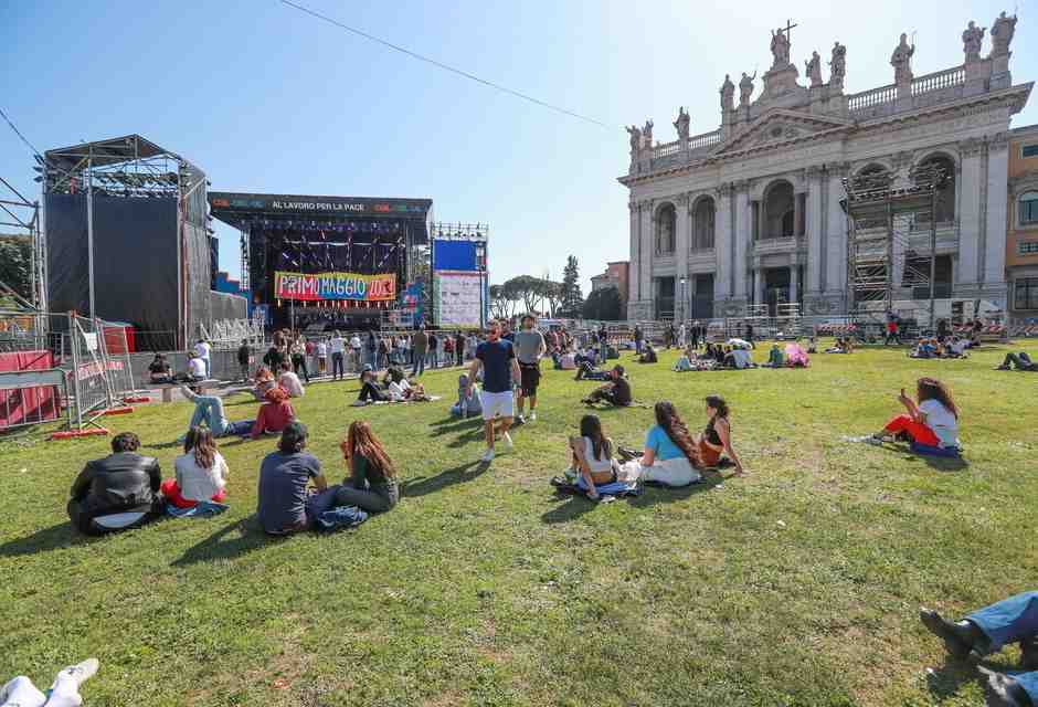 Preparativi per il Primo Maggio - fonte LaPresse