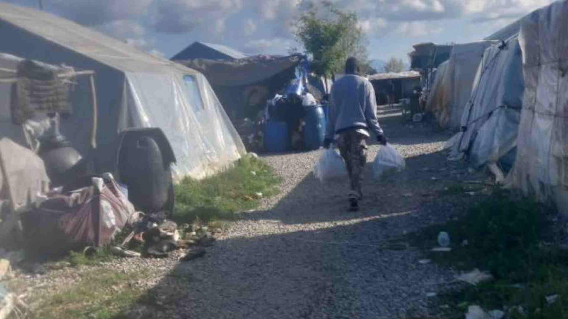 Immagine di Viaggio nel ghetto dei braccianti. C'è un racket anche per l’acqua calda
