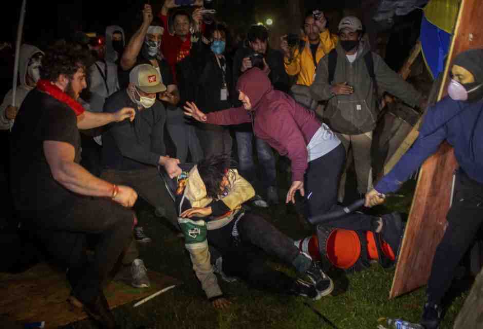 Sgomberi e tensioni con la polizia per le proteste pro Palestina nei campus americani