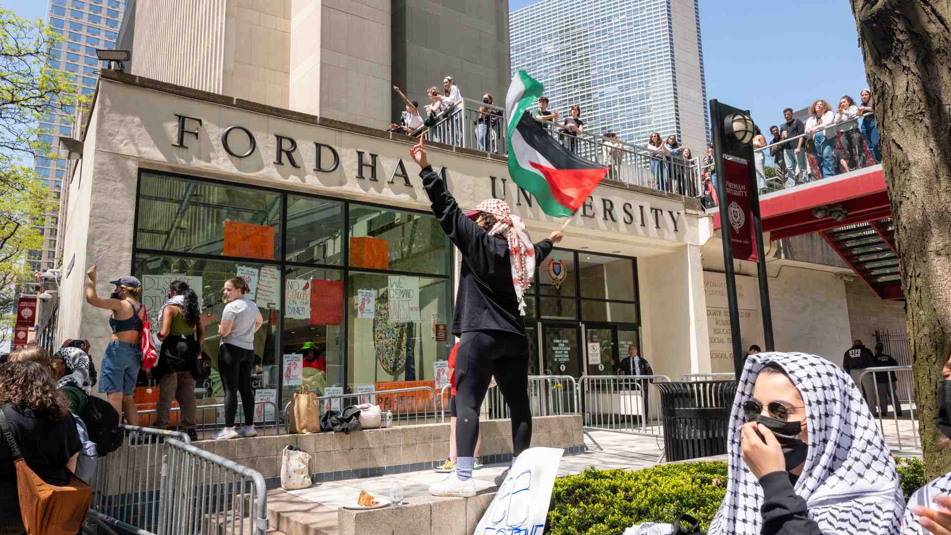 Immagine di “L’Iran usa gruppi universitari per destabilizzare l’occidente”, dice Emmanuel Razavi
