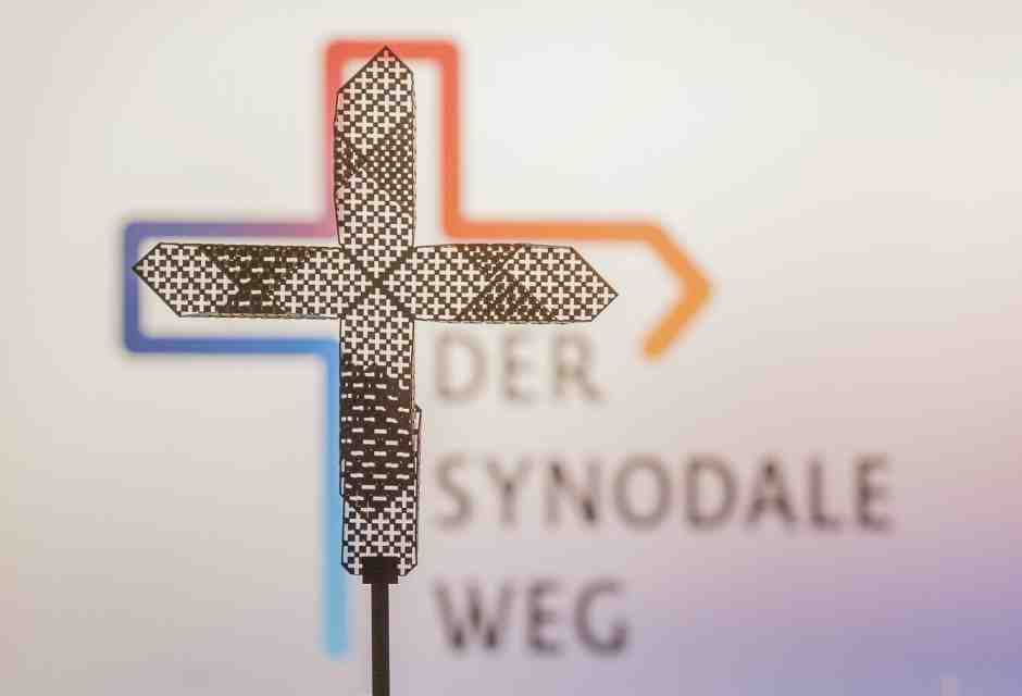 <span style="caret-color: rgb(51, 51, 51); color: rgb(51, 51, 51); font-family: Roboto, sans-serif; font-size: 18px; text-align: right;">Synodaler Weg</span>&nbsp;