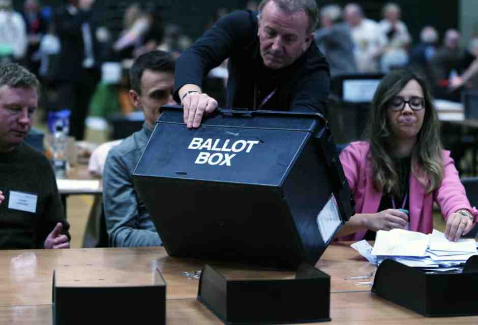Al voto inglese perdono i Tory, il Labour vince e il Reform uk risorge. Sunak sembra salvo (per ora)
