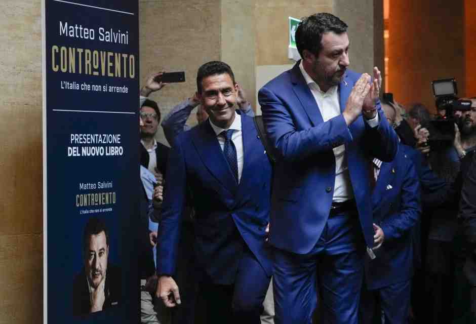 Matteo Salvini con il generale Vannacci (foto LaPresse)