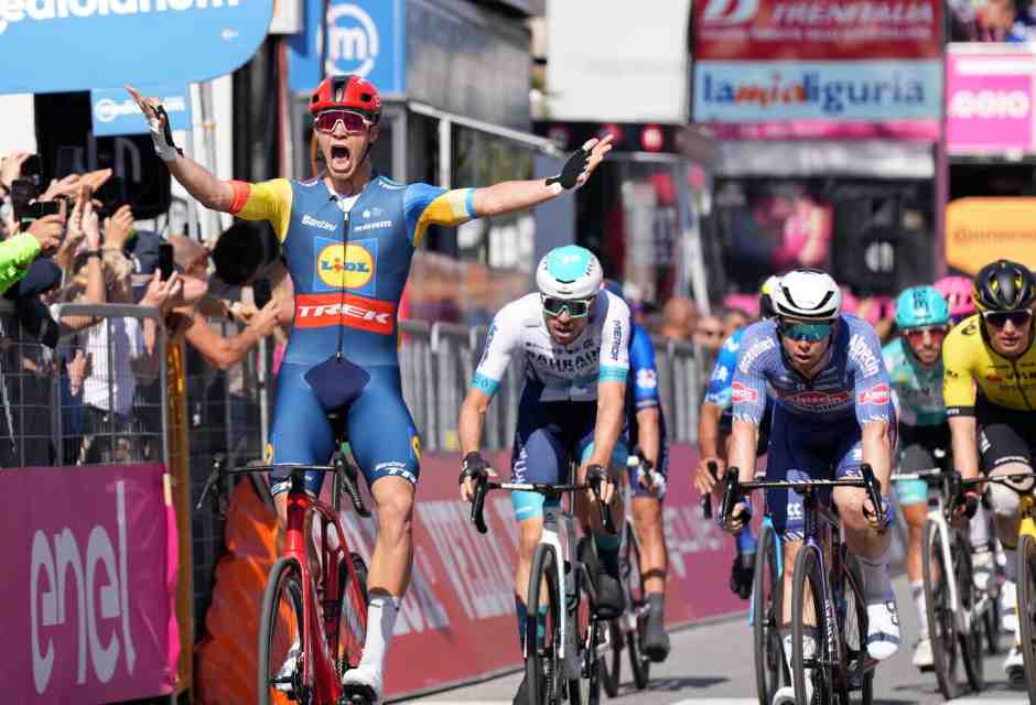 La vittoria di Jonathan Milan nella 4a tappa del Giro d'Italia 2024 (foto LaPresse)