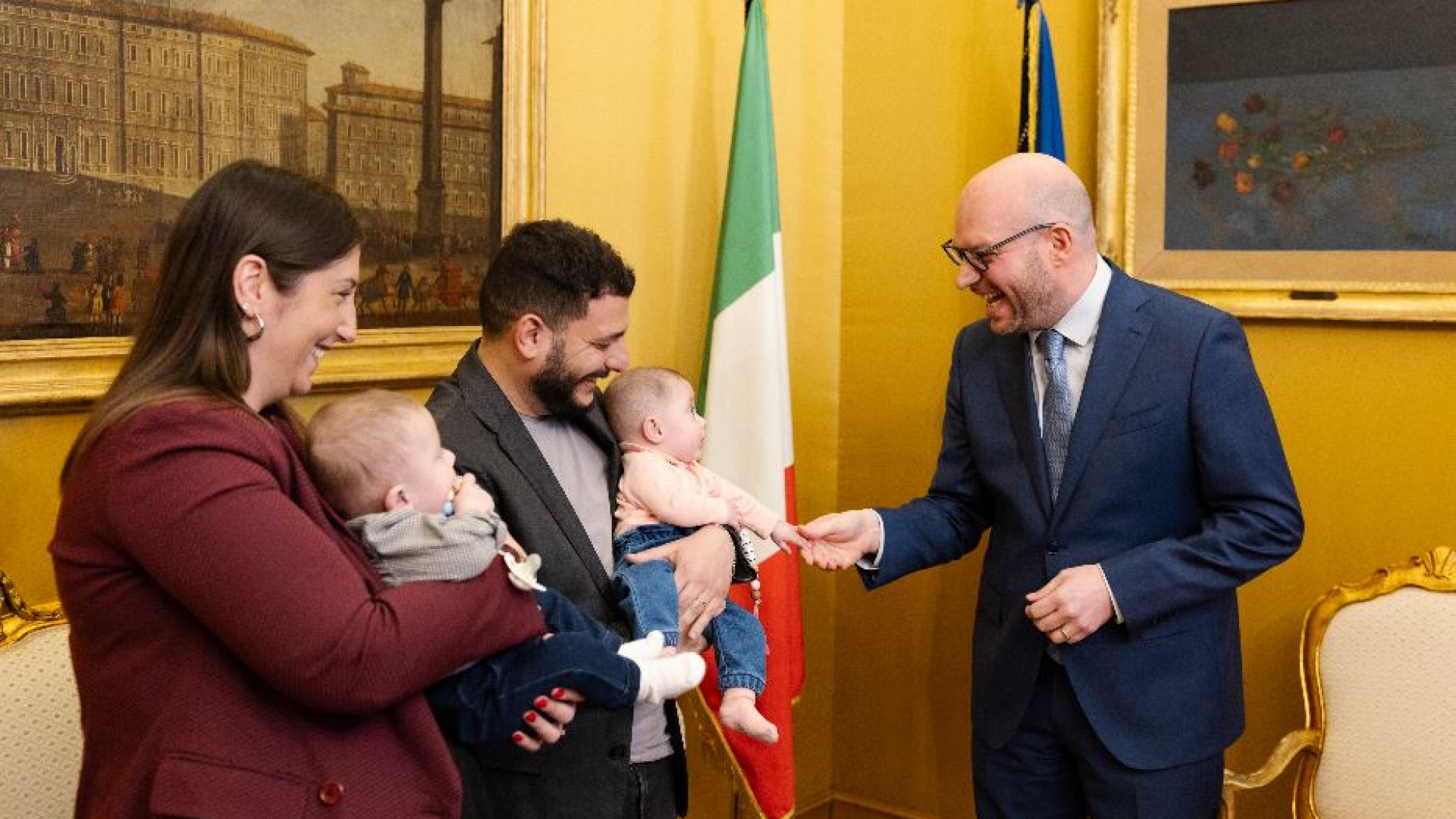 Immagine di Fontana premia Ylenia, mamma coraggio con un cuore a metà