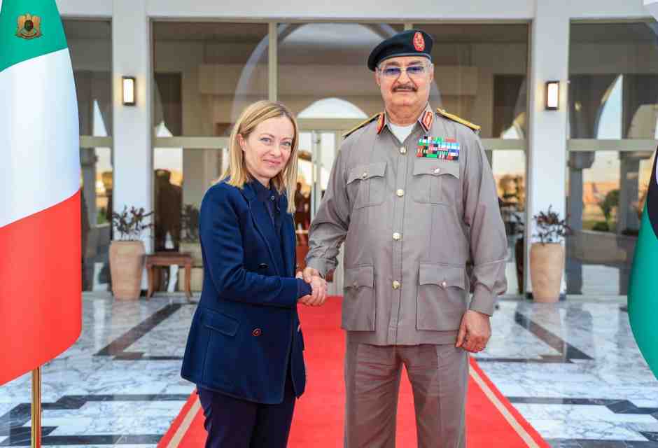 &nbsp;La presidente del Consiglio Giorgia Meloni con il generale Haftar