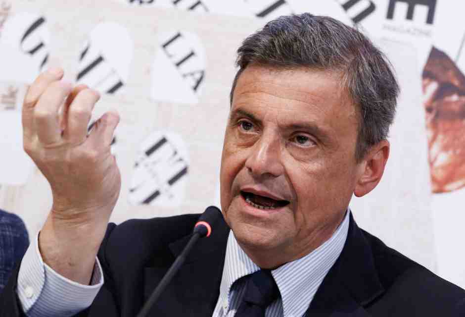 Calenda: Renzi ha lo stesso problema del Pd, e il Salvini “pacifista” farà cadere il governo